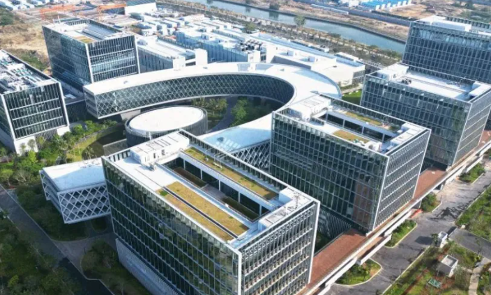 企业ERP系统选型对比：云端部署与本地部署的核心差异解析